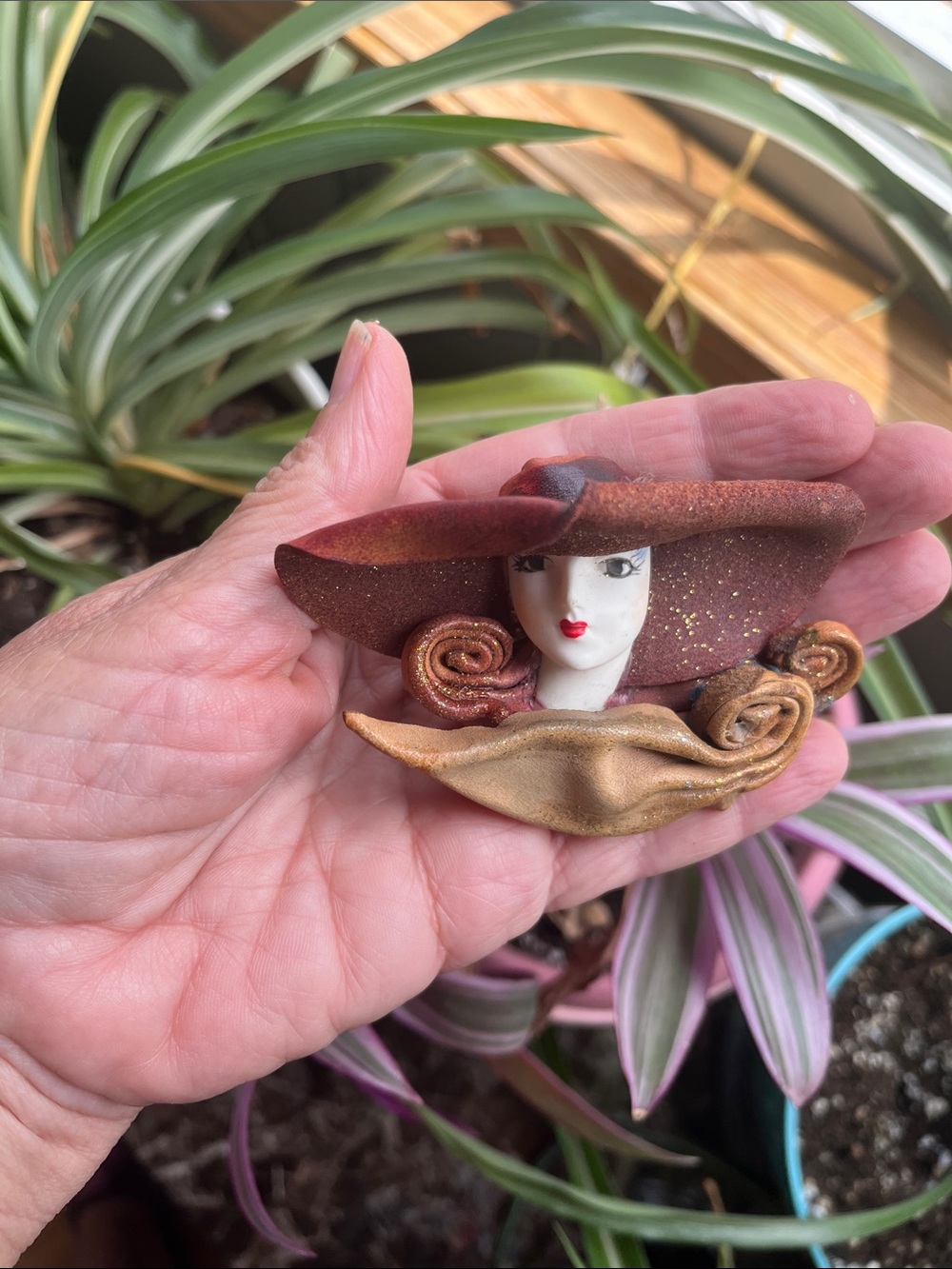 Vtg Art Deco Painted Lady Porcelain Face Brooch Pin In Leather Hat Shawl